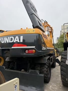 2024 Hyundai R210W-9S wheel excavator rear view 2024 Hyundai R210W-9S wheel excavator rear view