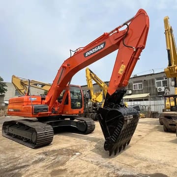 2020 Doosan DX225 crawler excavator, side view 2020 Doosan DX225 crawler excavator, side view