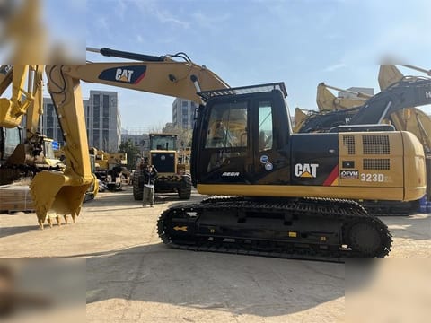 2020 Caterpillar 323D2L crawler excavator side view 2020 Caterpillar 323D2L crawler excavator side view