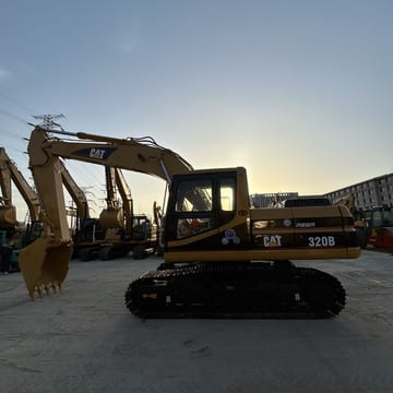 Caterpillar 320B crawler excavator, side view Caterpillar 320B crawler excavator, side view