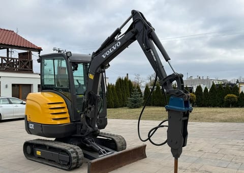 2013 Volvo EC27C crawler excavator, side view 2013 Volvo EC27C crawler excavator, side view