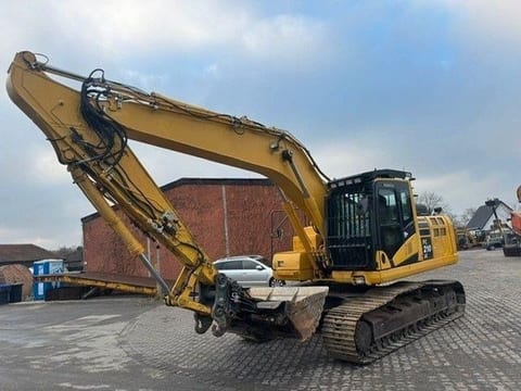 2017 Komatsu PC210LC-11 crawler excavator, side profile view 2017 Komatsu PC210LC-11 crawler excavator, side profile view