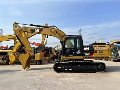 2012 Caterpillar 325DL crawler excavator side view 2012 Caterpillar 325DL crawler excavator side view