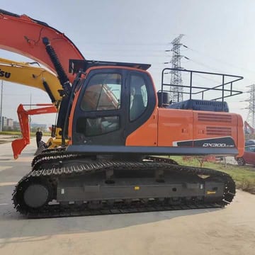 2020 Doosan DX300LC crawler excavator side view 2020 Doosan DX300LC crawler excavator side view