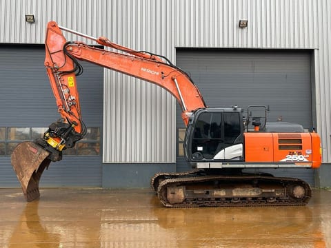 2018 Hitachi Zaxis 250LC crawler excavator, side view 2018 Hitachi Zaxis 250LC crawler excavator, side view