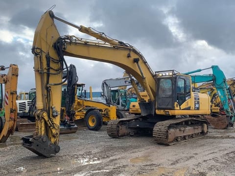 2015 Komatsu PC360LC-10 crawler excavator, front three-quarter view 2015 Komatsu PC360LC-10 crawler excavator, front three-quarter view