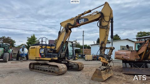 2012 Caterpillar 324E crawler excavator, side profile view 2012 Caterpillar 324E crawler excavator, side profile view