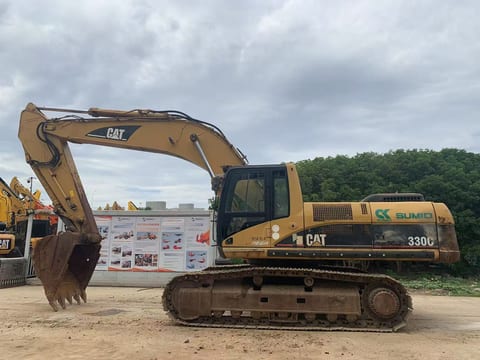 2017 Caterpillar 330C crawler excavator side view 2017 Caterpillar 330C crawler excavator side view