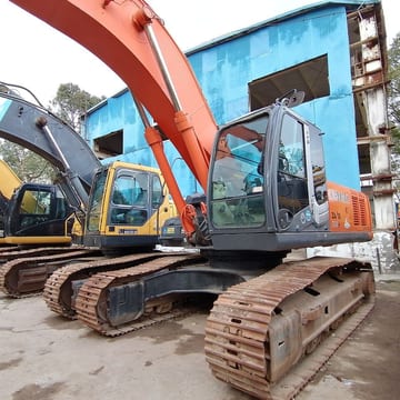 2023 Hitachi Zaxis 350H excavator, front three-quarter view 2023 Hitachi Zaxis 350H excavator, front three-quarter view