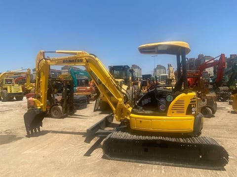2020 Komatsu PC40MR-2 mini excavator, three-quarter view 2020 Komatsu PC40MR-2 mini excavator, three-quarter view