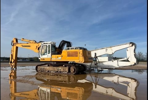 2001 Liebherr R954 B crawler excavator side view