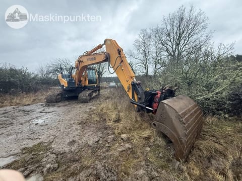 2016 Hyundai R235LCR-9A crawler excavator, front three-quarter view 2016 Hyundai R235LCR-9A crawler excavator, front three-quarter view