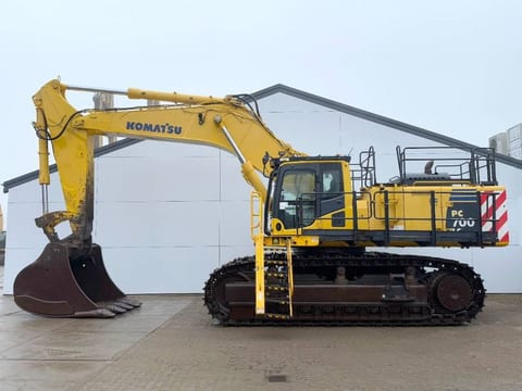 2015 Komatsu PC700LC-8EO crawler excavator, side view 2015 Komatsu PC700LC-8EO crawler excavator, side view