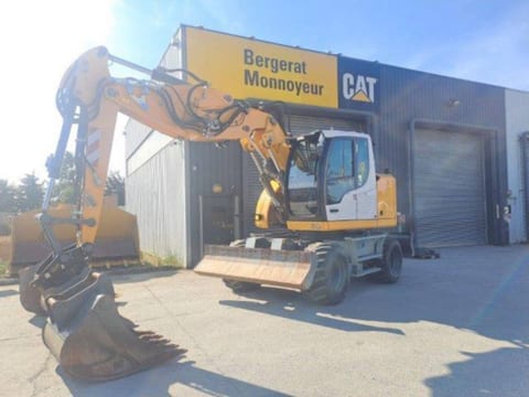 2023 Liebherr A 913 wheel excavator, front three-quarter view 2023 Liebherr A 913 wheel excavator, front three-quarter view