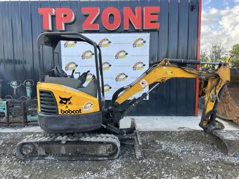 2016 Bobcat E26 mini excavator side view 2016 Bobcat E26 mini excavator side view