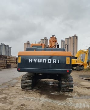 2022 Hyundai R220LC-9 crawler excavator, rear view 2022 Hyundai R220LC-9 crawler excavator, rear view