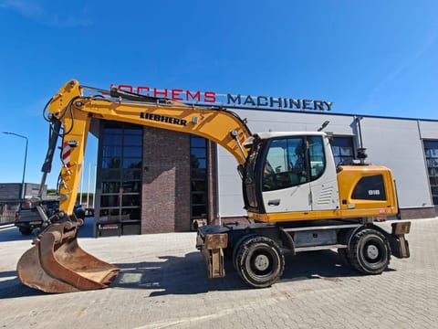2018 Liebherr A916 Litronic wheel excavator, side profile view 2018 Liebherr A916 Litronic wheel excavator, side profile view