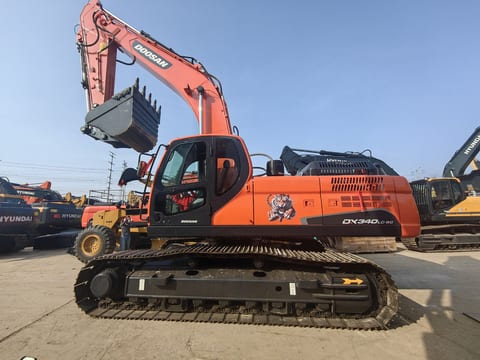 2025 Doosan DX340LC-9C crawler excavator, side profile view 2025 Doosan DX340LC-9C crawler excavator, side profile view