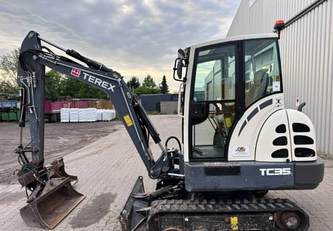 2014 Terex TC 35 mini excavator, side view 2014 Terex TC 35 mini excavator, side view