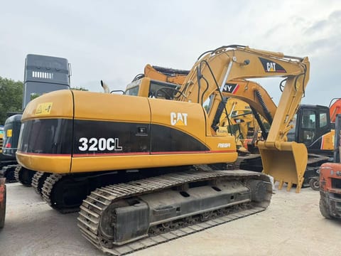 2018 Caterpillar 320CL crawler excavator, side view 2018 Caterpillar 320CL crawler excavator, side view