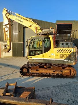 2020 Hyundai R140LC-9A crawler excavator, side view 2020 Hyundai R140LC-9A crawler excavator, side view
