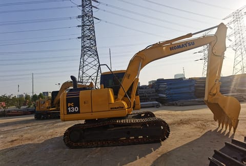 2021 Komatsu PC130-7 mini excavator side view 2021 Komatsu PC130-7 mini excavator side view