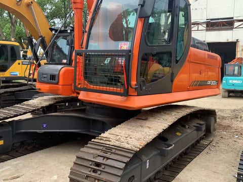 2017 Doosan DX300LC crawler excavator, side view 2017 Doosan DX300LC crawler excavator, side view