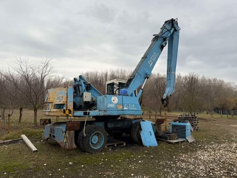 2000 Terex 340 material handler, side view 2000 Terex 340 material handler, side view