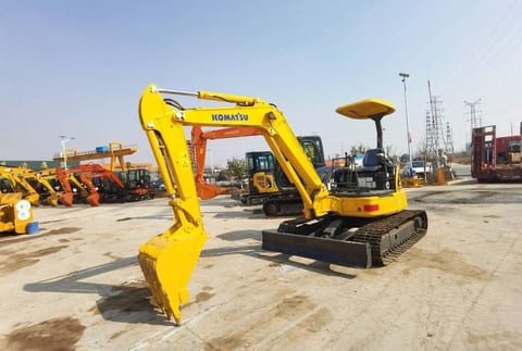 2020 Komatsu PC40MR mini excavator, rear three-quarter view 2020 Komatsu PC40MR mini excavator, rear three-quarter view