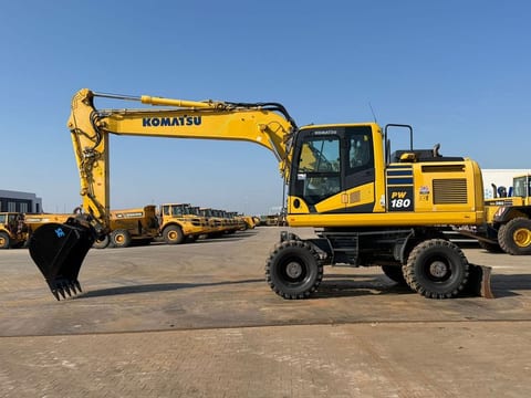 2019 Komatsu PW180-11 wheel excavator, side profile view 2019 Komatsu PW180-11 wheel excavator, side profile view