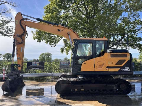 2021 Hyundai HX140LC crawler excavator, side view 2021 Hyundai HX140LC crawler excavator, side view