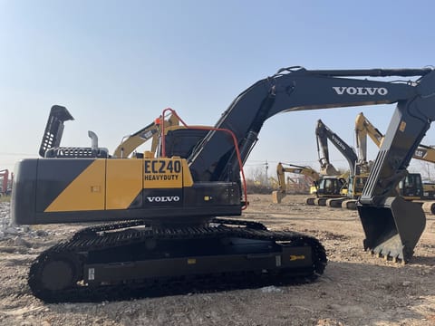 2026 Volvo EC240 Crawler Excavator side view 2026 Volvo EC240 Crawler Excavator side view