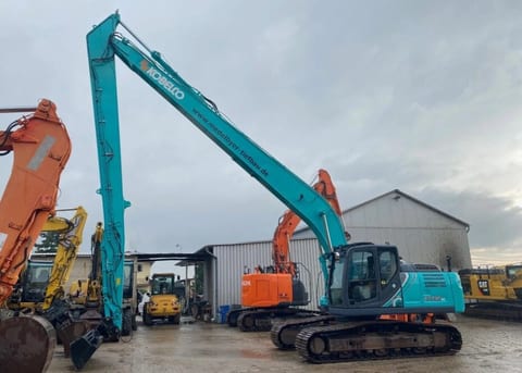 2018 Kobelco SK260 NLC-10 crawler excavator, side view