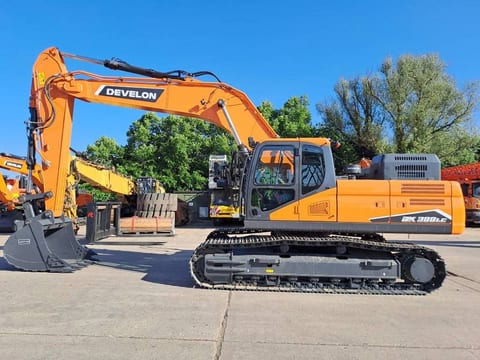 2025 Doosan DX300LC-7 crawler excavator, side view 2025 Doosan DX300LC-7 crawler excavator, side view