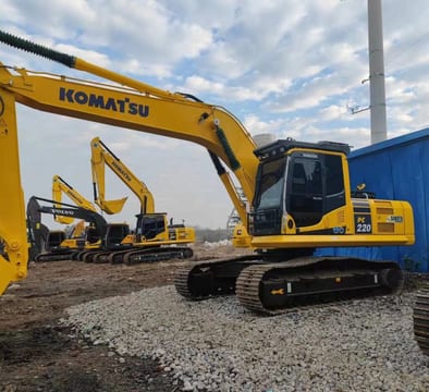Komatsu PC220-8 escavatore cingolato, vista laterale Komatsu PC220-8 escavatore cingolato, vista laterale