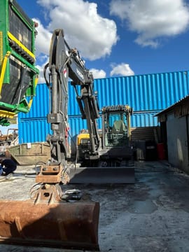 2021 Volvo ECR88D mini excavator front view 2021 Volvo ECR88D mini excavator front view