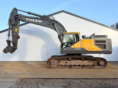 2014 Volvo EC380EL crawler excavator, side view 2014 Volvo EC380EL crawler excavator, side view