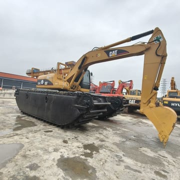 2021 Caterpillar 320C amphibious excavator, side view 2021 Caterpillar 320C amphibious excavator, side view