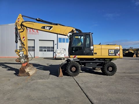 2011 Caterpillar M322D wheel excavator, side view 2011 Caterpillar M322D wheel excavator, side view