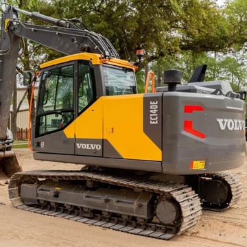Volvo EC140E crawler excavator, rear three-quarter view Volvo EC140E crawler excavator, rear three-quarter view