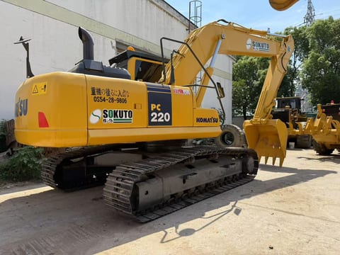 2020 Komatsu PC220-8 Raupenbagger, Ansicht von hinten-dreiviertel 2020 Komatsu PC220-8 Raupenbagger, Ansicht von hinten-dreiviertel