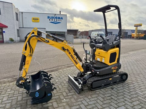 2025 New Holland E14D mini excavator, side view 2025 New Holland E14D mini excavator, side view