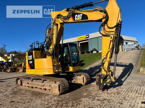 2016 Caterpillar 325FL crawler excavator side view 2016 Caterpillar 325FL crawler excavator side view
