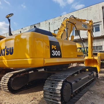 2024 Komatsu PC300 crawler excavator, rear three-quarter view 2024 Komatsu PC300 crawler excavator, rear three-quarter view