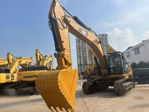 2022 Caterpillar 336D crawler excavator, front three-quarter view 2022 Caterpillar 336D crawler excavator, front three-quarter view