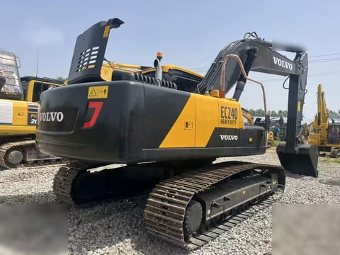 2021 Volvo EC240 crawler excavator, rear three-quarter view 2021 Volvo EC240 crawler excavator, rear three-quarter view