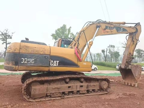 2022 Caterpillar 325C crawler excavator, side profile view 2022 Caterpillar 325C crawler excavator, side profile view