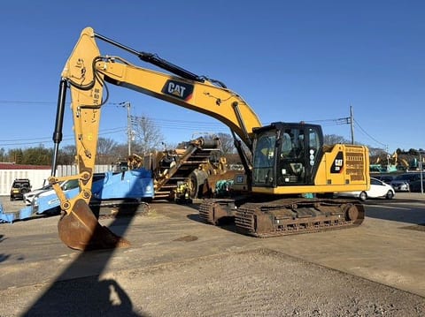 2018 Caterpillar 320-07B crawler excavator, side view 2018 Caterpillar 320-07B crawler excavator, side view