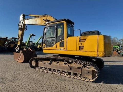 2006 Komatsu PC210LC-8 crawler excavator, side view 2006 Komatsu PC210LC-8 crawler excavator, side view