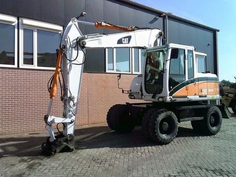 2011 Caterpillar M313D wheel excavator side view 2011 Caterpillar M313D wheel excavator side view